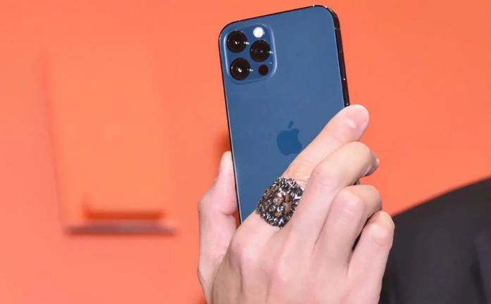 乌审苹果手机维修分享iPhone12系列重启方法教程 